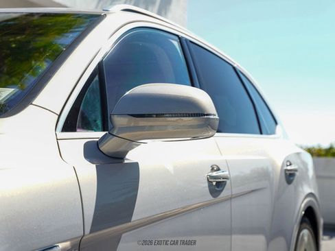 Used 2017 Bentley Bentayga image 66