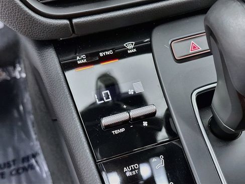 Certified 2026 Porsche Macan AWD/4WD image 18