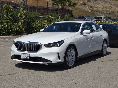 Used 2024 BMW 530i w/ Premium Package RWD image 3