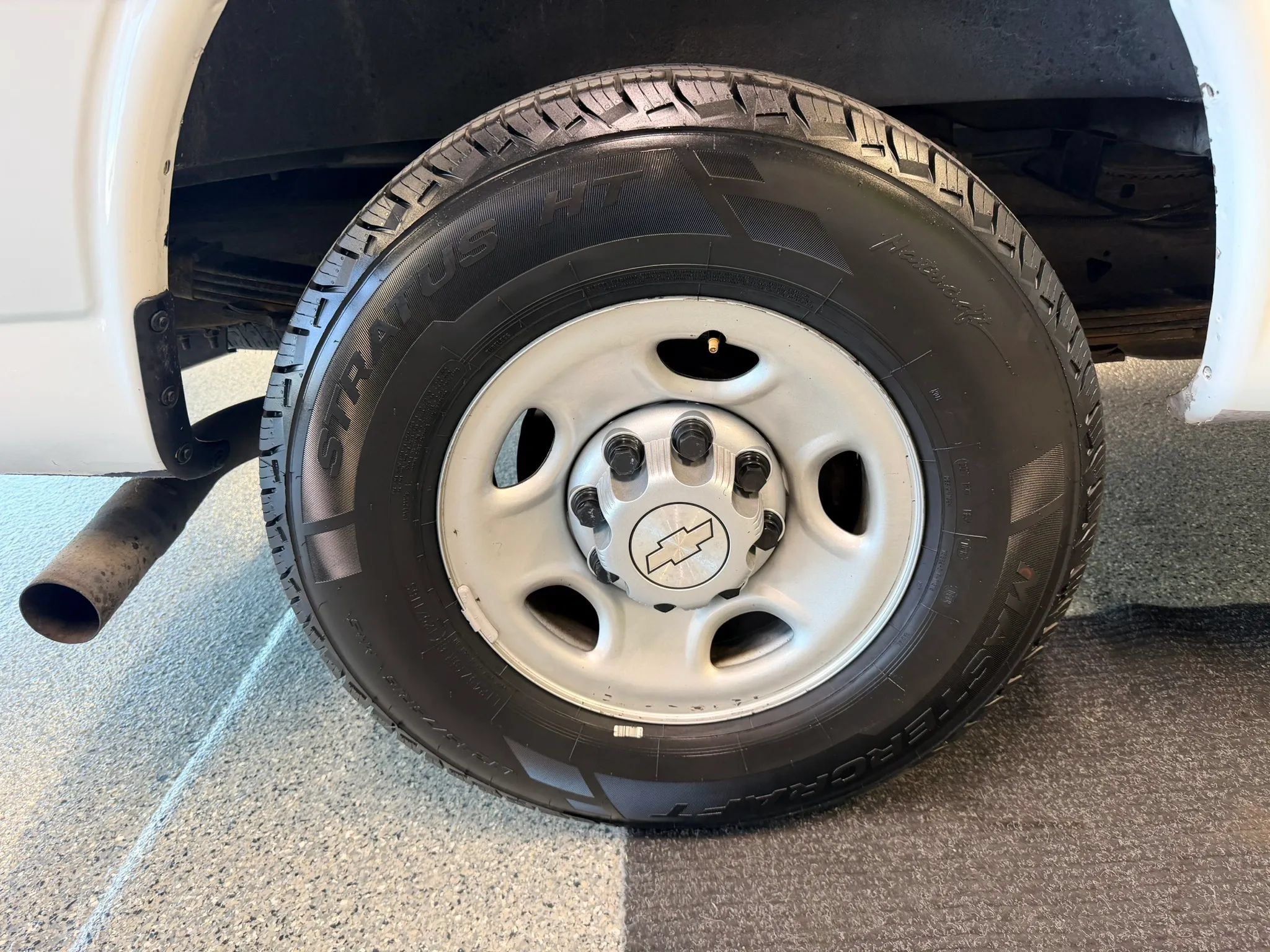 Used 2018 Chevrolet Express 3500 Extended w/ Driver Convenience Package RWD image 17