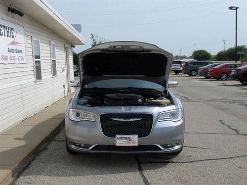 Used 2015 Chrysler 300 C w/ Light Group image 6