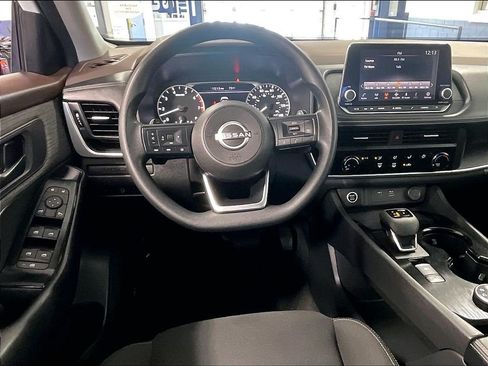 Used 2023 Nissan Rogue S AWD/4WD image 18