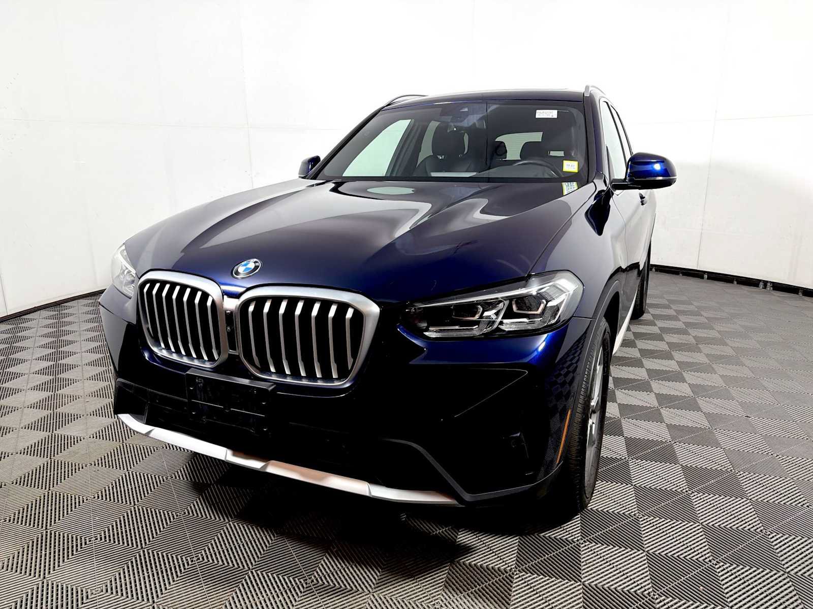 Used 2024 BMW X3 xDrive30i w/ Convenience Package AWD/4WD image 3