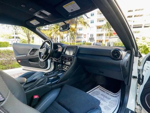 Used 2021 Nissan GT-R Premium image 77