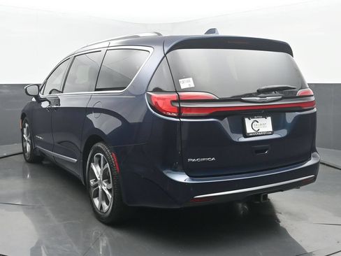Used 2022 Chrysler Pacifica Pinnacle FWD image 4