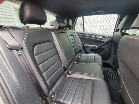 Used 2017 Volkswagen Golf R 4-Door AWD/4WD image 19