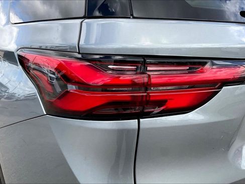 Used 2023 Chevrolet Traverse LT w/ LT Premium Package image 20