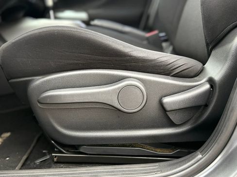 Used 2013 Nissan Juke S FWD image 21