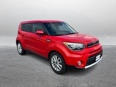 Used 2017 Kia Soul + FWD image 5