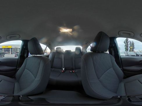 Used 2025 Toyota Corolla LE image 40