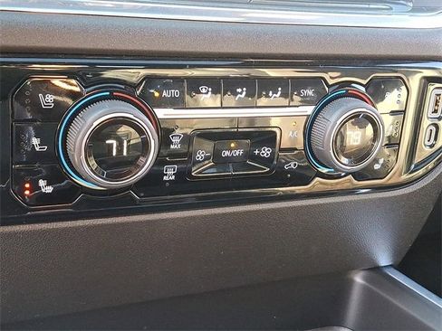 Used 2024 Chevrolet Silverado 2500 High Country w/ High Country Premium Package image 16