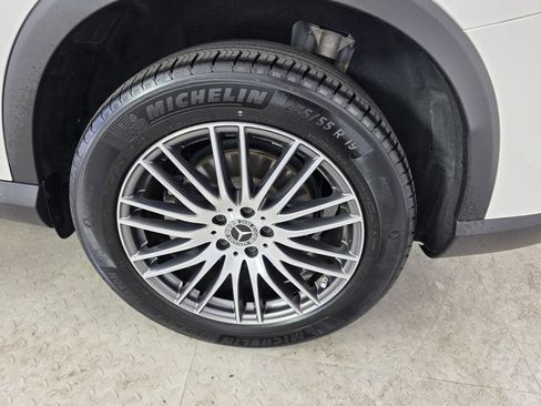 Certified 2025 Mercedes-Benz GLC 300 image 17