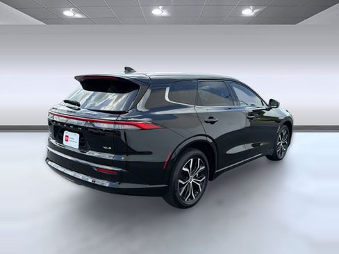 Certified 2025 Toyota Crown Signia AWD/4WD image 9