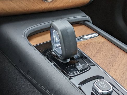 Certified 2024 Volvo XC90 T8 Plus w/ Protection Package Premier image 19