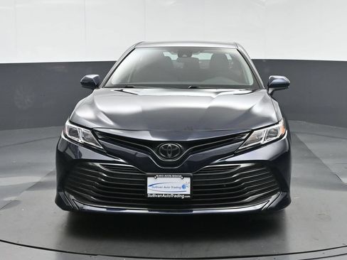 Used 2019 Toyota Camry LE FWD image 2