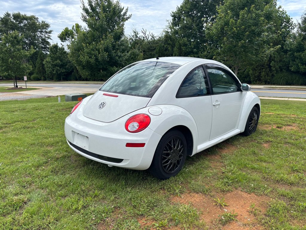 Used 2010 Volkswagen Beetle Coupe FWD image 6