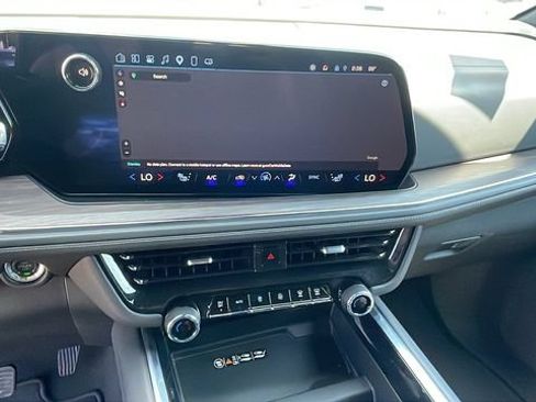 Used 2025 Chevrolet Tahoe Z71 AWD/4WD image 16
