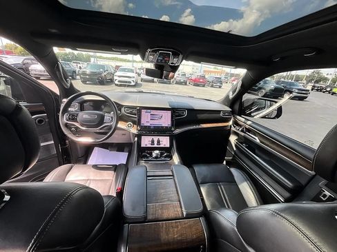 Used 2022 Jeep Grand Wagoneer Series I w/ Flexible Seating Group AWD/4WD image 38