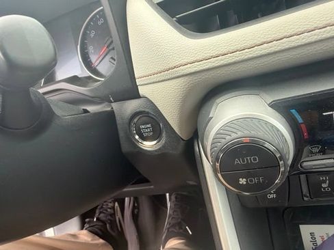 Used 2019 Toyota RAV4 XLE Premium AWD/4WD image 12