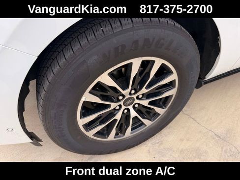 Used 2025 Ford Expedition Platinum AWD/4WD image 8