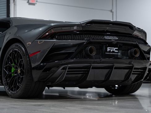 Used 2020 Lamborghini Huracan EVO image 14