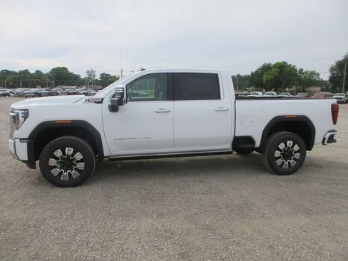 New 2026 GMC Sierra 2500 Denali w/ Denali Reserve Package AWD/4WD image 10