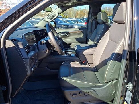 Used 2025 Chevrolet Suburban Premier w/ Sun And Tow Package image 11