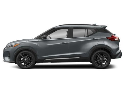 Used 2022 Nissan Kicks SR w/ Interior Electronics Package FWD image 3