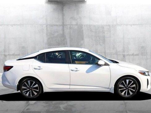 Used 2024 Nissan Sentra SV w/ SV Premium Package FWD image 5
