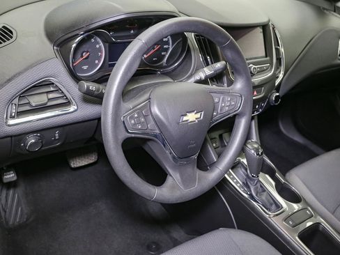 Used 2019 Chevrolet Cruze LT FWD image 21