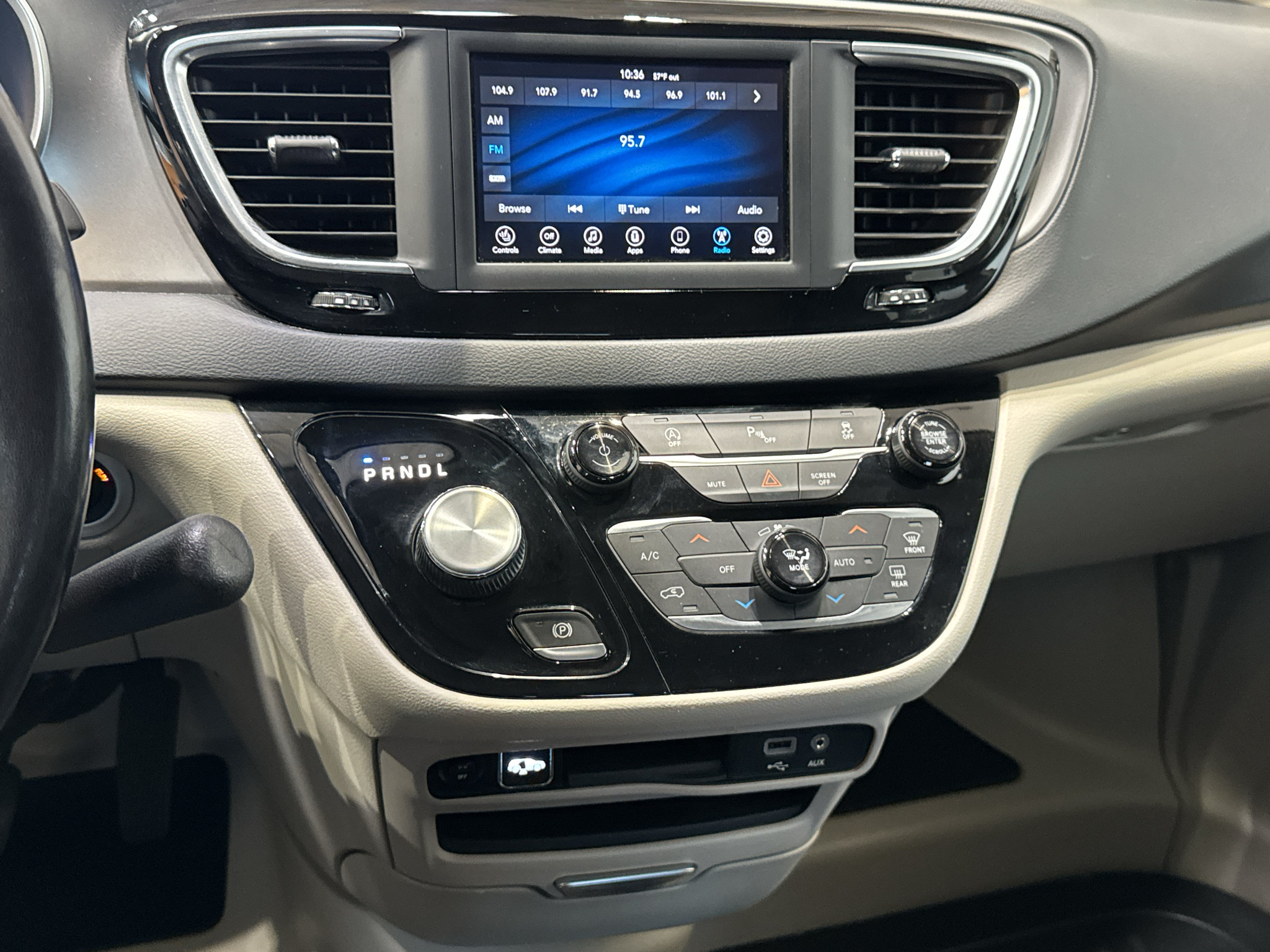 Used 2020 Chrysler Pacifica Touring-L FWD image 29