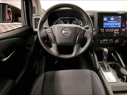Used 2022 Nissan Frontier SV AWD/4WD image 6