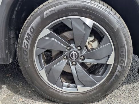 Used 2024 Nissan Rogue SV image 11