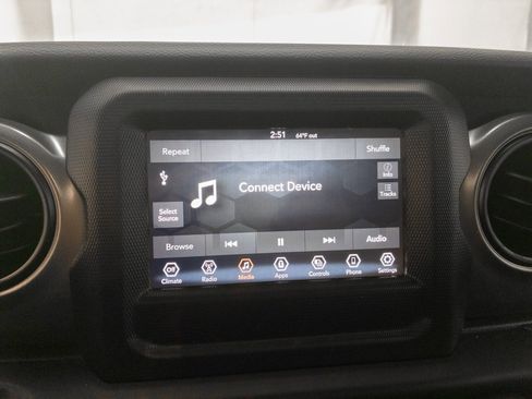 Used 2023 Jeep Gladiator Sport image 18