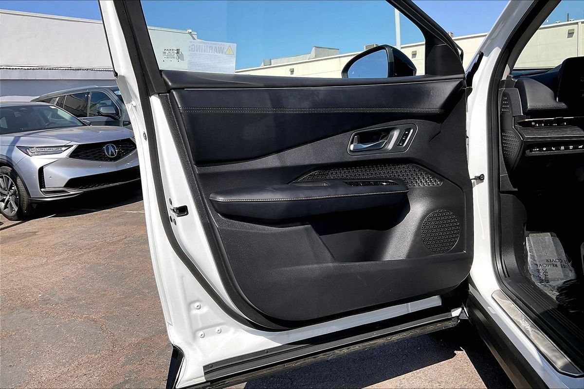 Used 2025 Nissan Ariya FWD image 33