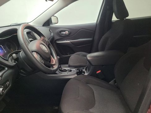 Used 2019 Jeep Cherokee Latitude w/ Popular Appearance Group FWD image 17