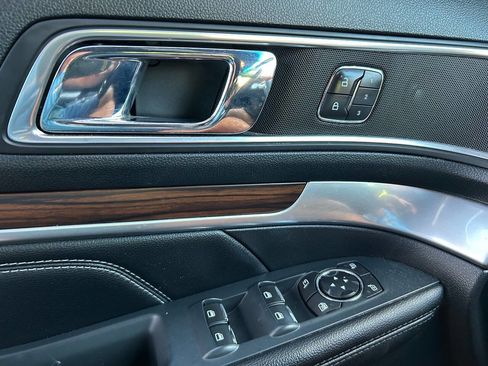 Used 2016 Ford Explorer Limited image 21