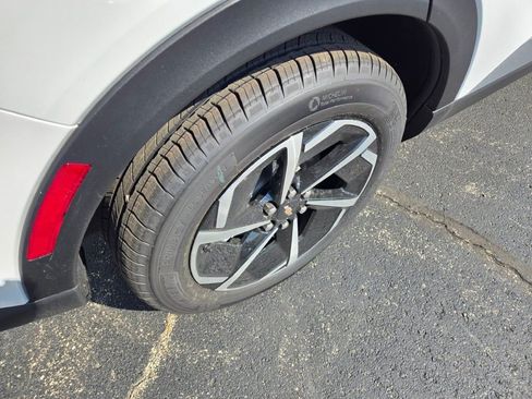 New 2026 Chevrolet Equinox EV LT image 9