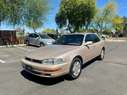 Used 1993 Toyota Camry LE image 1