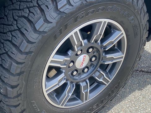 Used 2024 GMC Sierra 1500 AT4 w/ AT4 Premium Package AWD/4WD image 29