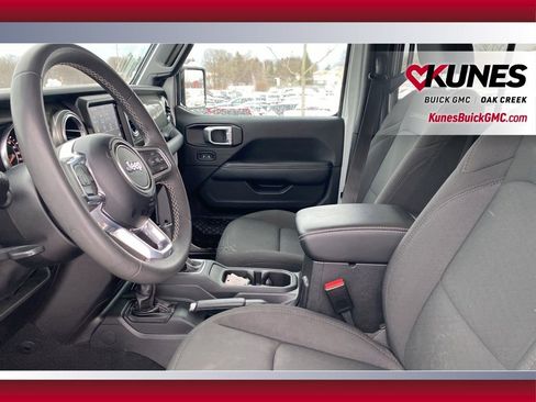 Used 2023 Jeep Wrangler Sahara image 10