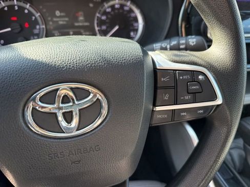 Used 2023 Toyota Highlander L FWD image 18
