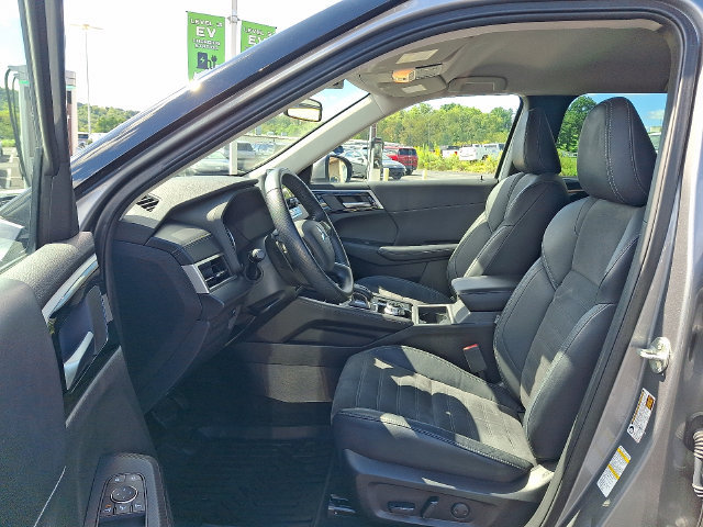 Used 2023 Mitsubishi Outlander SE AWD/4WD image 13