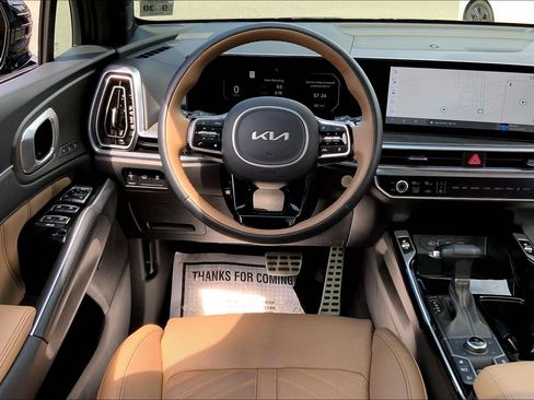 Used 2025 Kia Sorento SX Prestige w/ Olive Brown Leather Package image 7