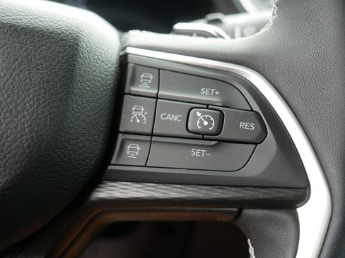 Used 2024 Jeep Grand Cherokee Altitude AWD/4WD image 29