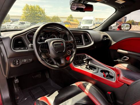 Used 2019 Dodge Challenger SXT w/ Driver Convenience Group RWD image 17