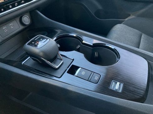 Used 2025 Nissan Rogue SV image 24