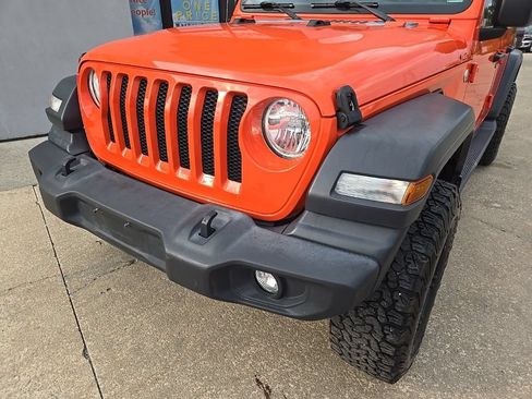 Used 2018 Jeep Wrangler Unlimited Sport S AWD/4WD image 16