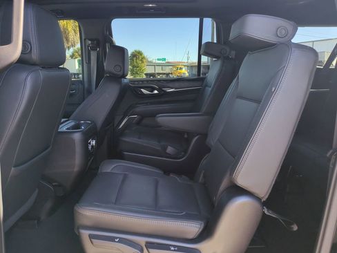 Used 2023 GMC Yukon XL Denali image 17