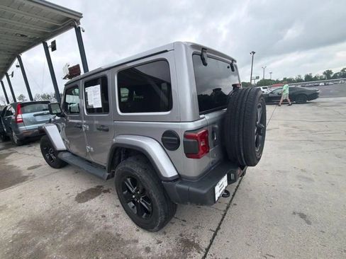 Used 2019 Jeep Wrangler Unlimited Sahara w/ Advanced Safety Group AWD/4WD image 12